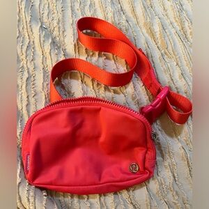 Authentic LuLu Lemon everywhere belt bag . There is a small stain .